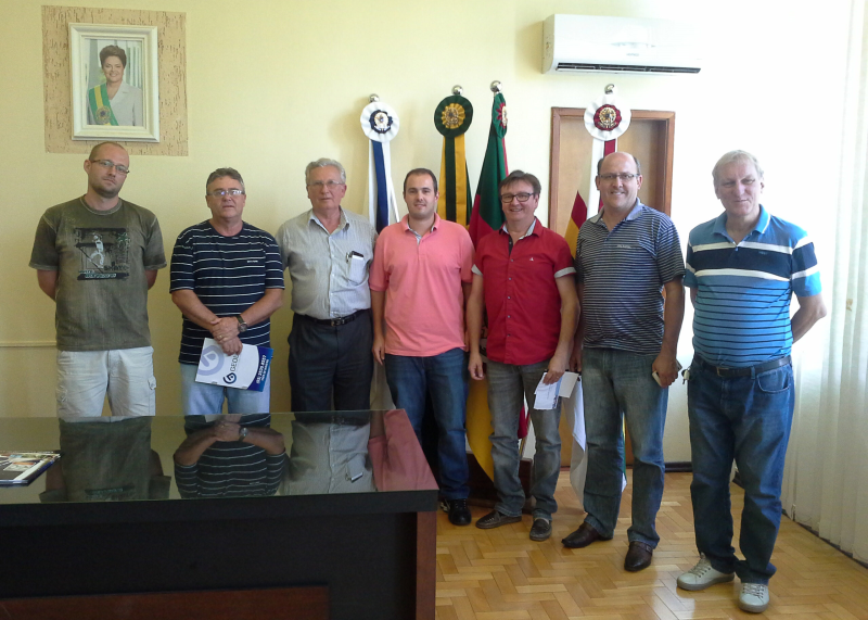 EXECUTIVO RECEBE EMPRESÁRIOS DA GEOLAC NO GABINETE